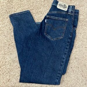 Levi's SilverTab High Rise Mom Jeans in Dark Blue size 26